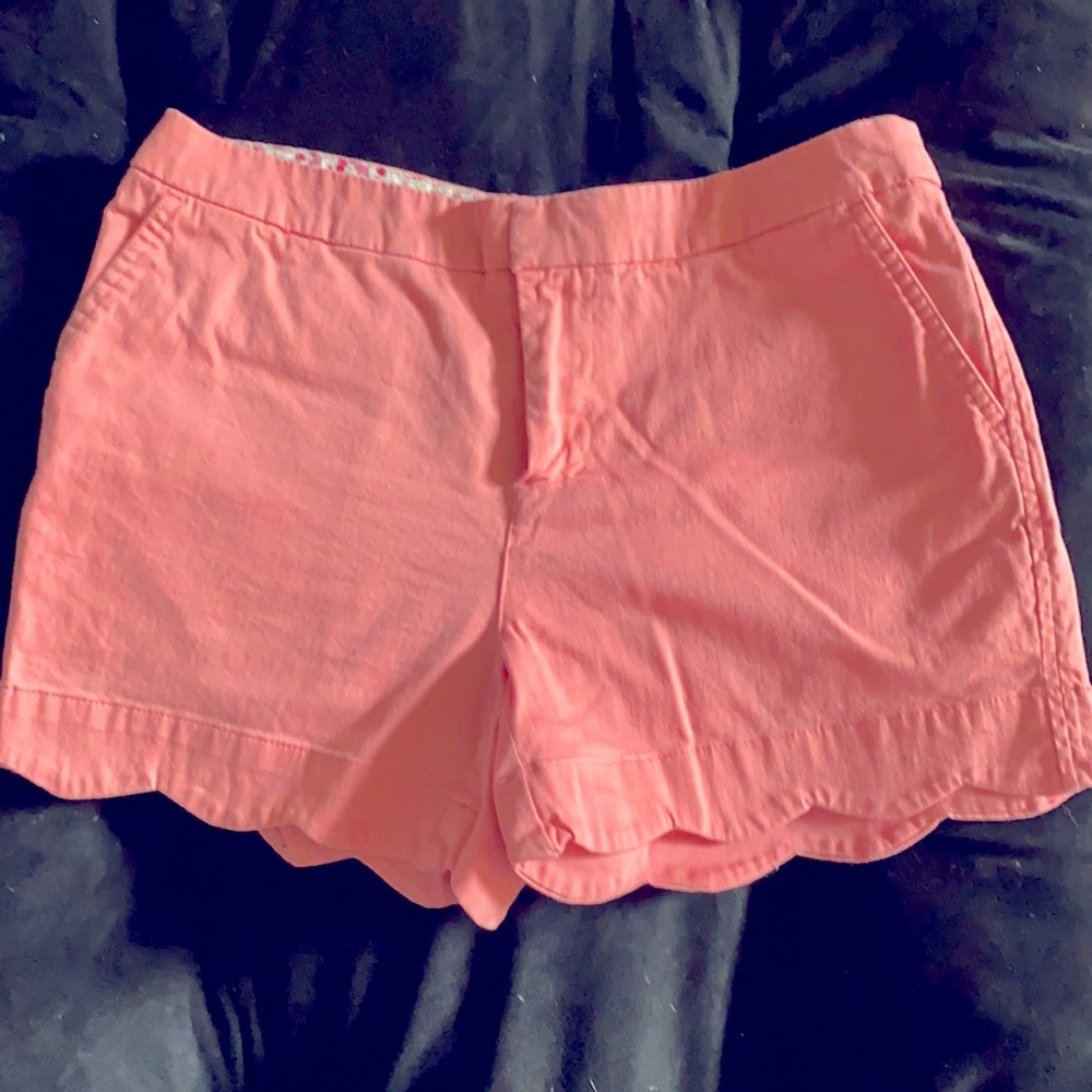Scalloped hem shorts